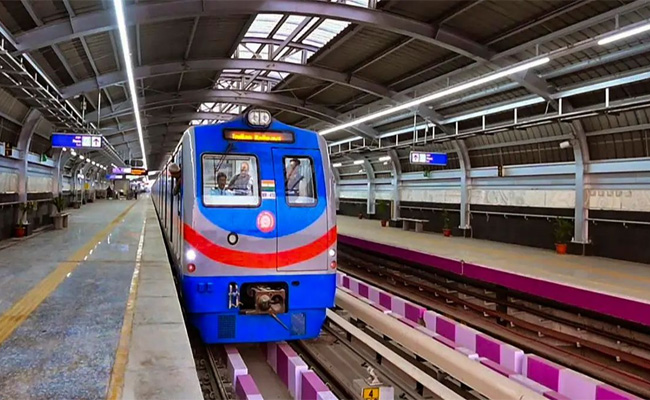 Kolkata Metro services disrupted due to woman's suicide bid